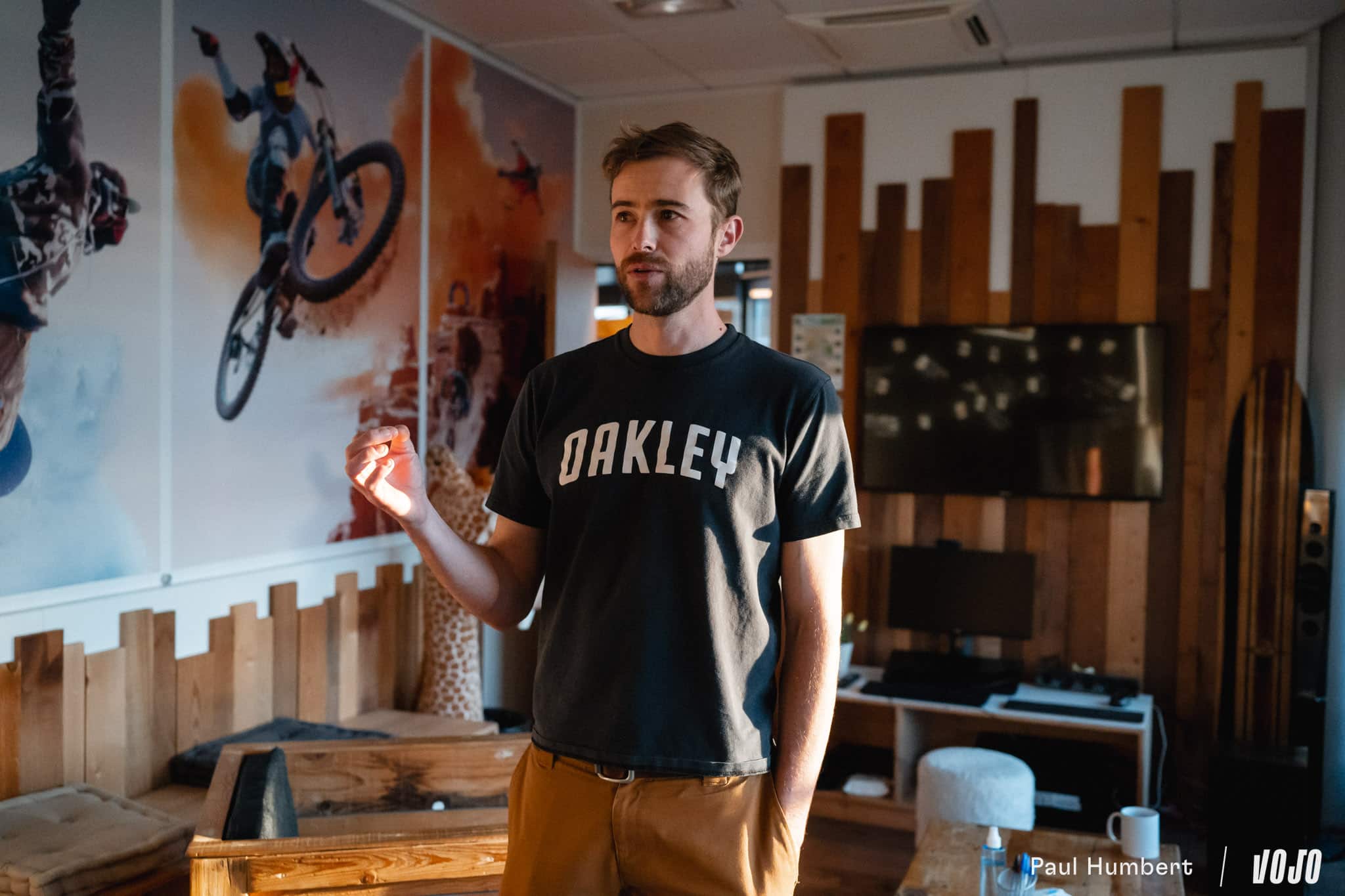 https://www.vojomag.com/app/uploads/2025/02/ubisoft riders republic jeu video vtt velo coulisses annecy 2025 vojo paul humbert 34.jpg